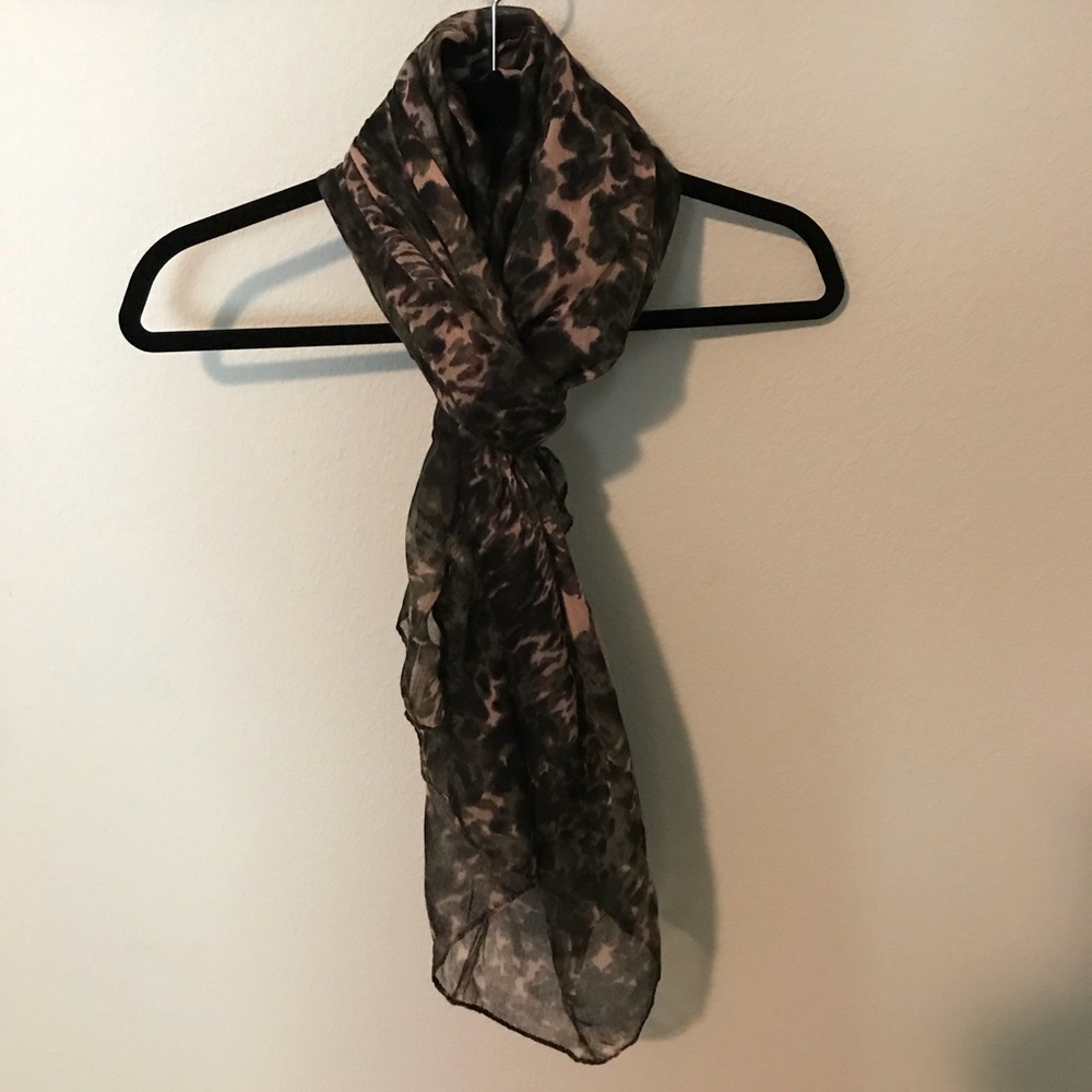 Multicolored scarf- black, grey, pink
